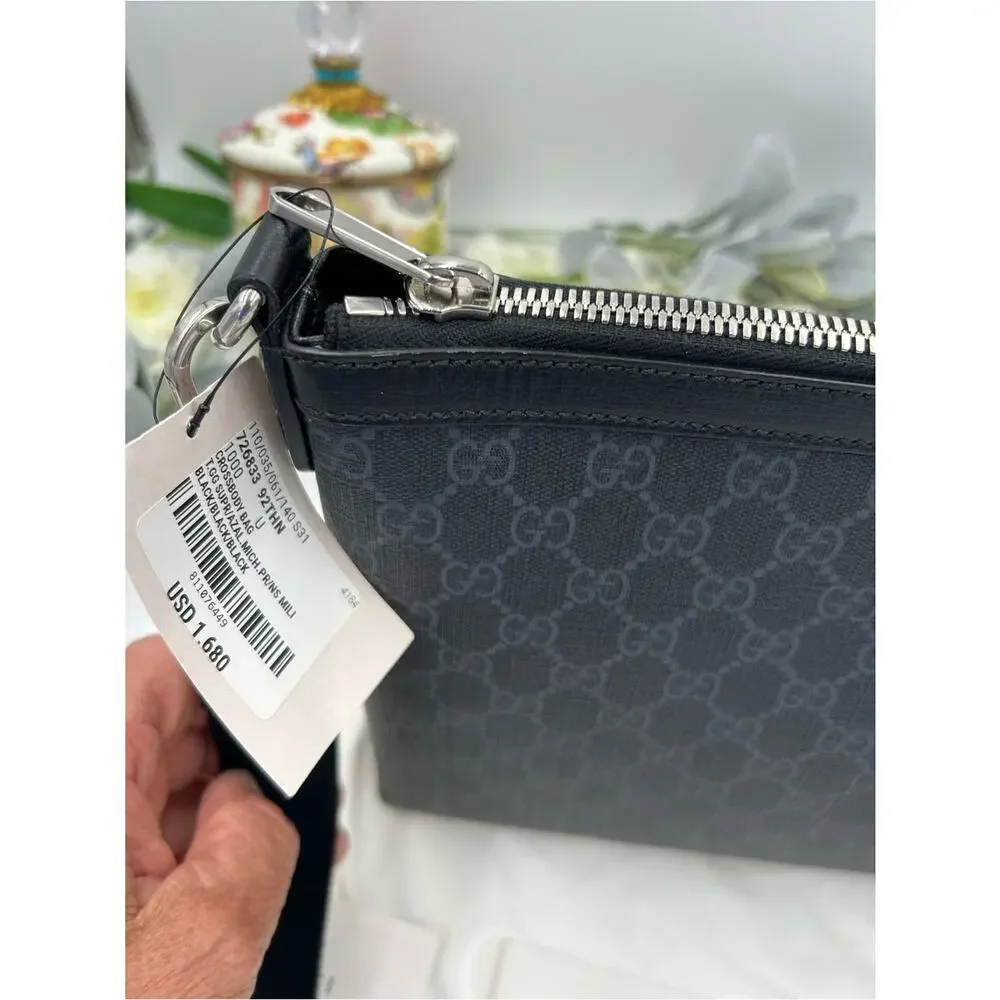Gucci Black GG Monogram Messenger Crossbody Bag detachable strap made in Italy